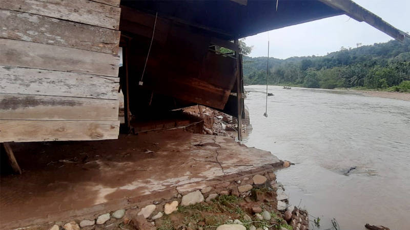 Banjir Landa Nagari Di Lengayang Pessel Jembatan Dan Tiga Rumah