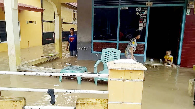 Solok Raya Diterjang Banjir Terparah Di Kota Solok Capai 2 Meter