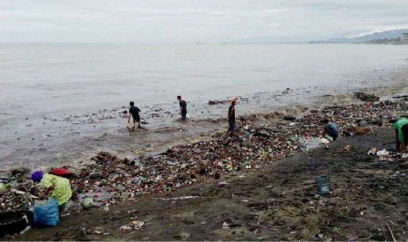 Di Kota Padang Videokan Pelaku Pembuang Sampah Sembarangan Dapat Rp Ribu