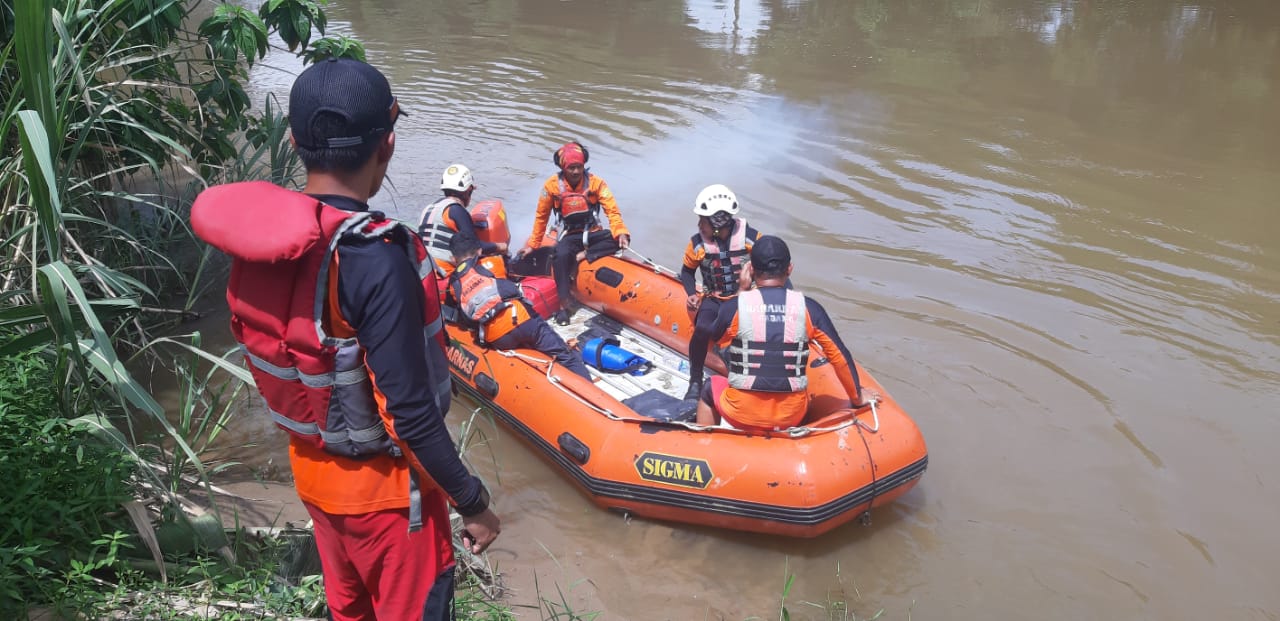 Hendak Mencari Rumput Seorang Lansia Hanyut Terbawa Arus Sungai Batang