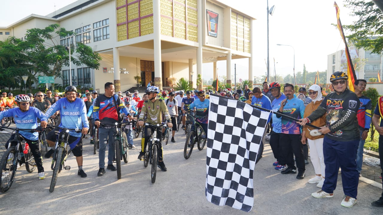 Event Akhir Tahun Kota Padang Dimulai Ribuan Peserta Ikuti Fun Bike