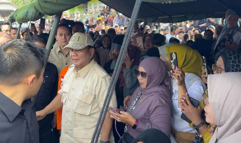 Kunjungi Korban Erupsi Gunung Marapi Prabowo Disambut Teriakan