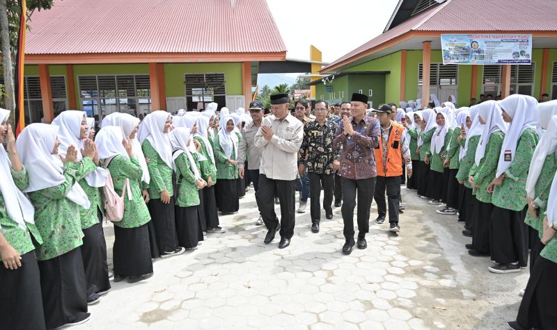 Gubernur Mahyeldi Kunjungi Sejumlah SMA Dan SMK Di Pasaman Ini Yang