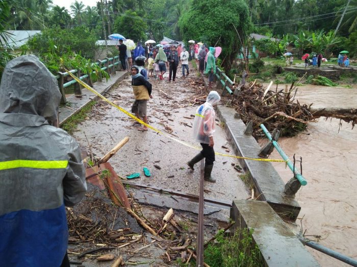 Banjir Landa 3 Daerah di Sumbar, Jembatan Rusak dan Puluhan Rumah Terendam