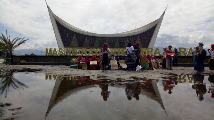Berita Sumatra Barat terbaru: Penyelewengan uang Masjid Raya Sumbar
