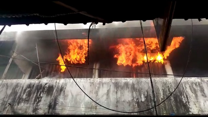 Kebakaran Pasar Atas Hanguskan 136 Kios, Jumlah Kerugian Belum Bisa Dipastikan
