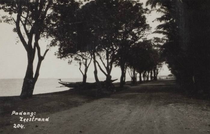 Cerita Foto: Pantai Padang, Muara Padang, dan Gunung Padang
