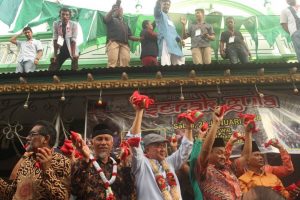 Foto: Tradisi Serak Gulo, Mengenang Ulama Besar India Sauhul Hamid