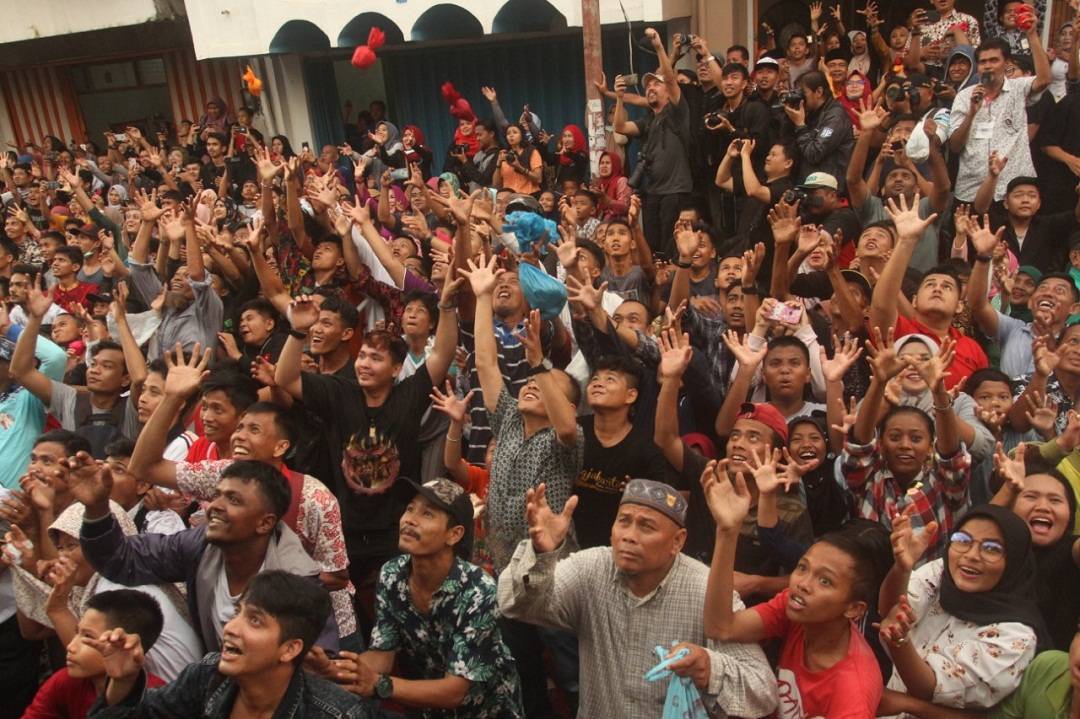 Tradisi Serak Gulo Padang