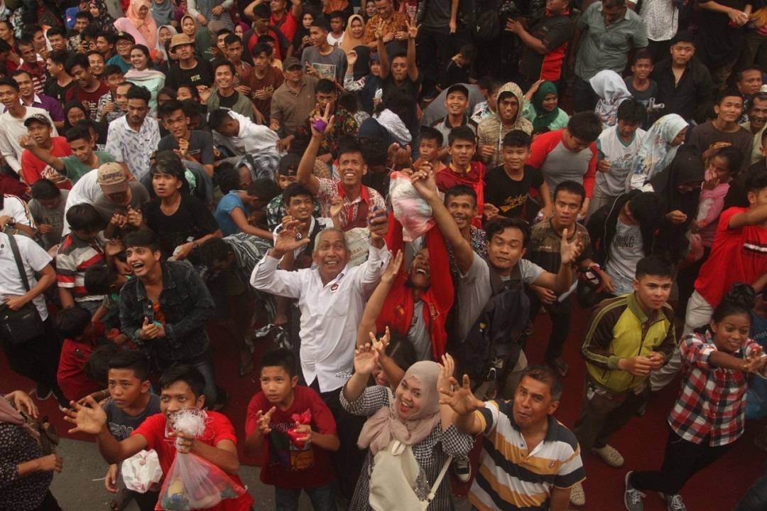 Tradisi Serak Gulo Padang