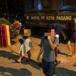 Berita Kota Padang Terbaru, Wanita Ditertibkan Satpol PP Padang, Penertiban Satpol PP, Berita Satpol PP, Berita Padang