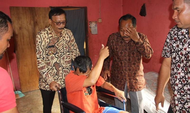 Berita Pesisir Selatan terbaru: Pemkab Pesisir Selatan Bantu Penyandang Disabilitas