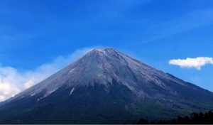 Tak Hanya Anak Krakatau, Ini 6 Gunung Berapi Indonesia yang Sedang Aktif