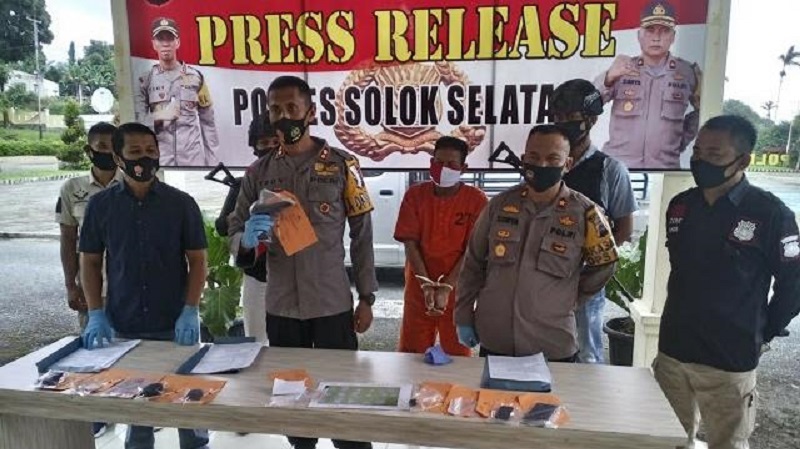 Berita Solok Selatan, Pengedar Sabu-sabu di Solok Selatan, Pengedar Sabu-sabu di Solok Selatan Diringkus Polisi, Senjata Airshoft Gun Disita