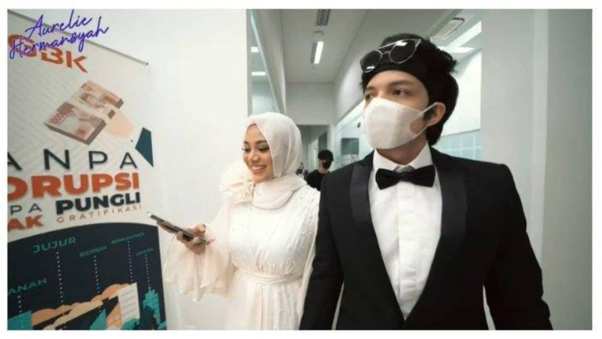 Berita artis terbaru, gosip artis dan gosip terbaru: Aurel Hermansyah dan Atta Halilintar lakukan foto preweding, hijab Aurel jadi sorotan.