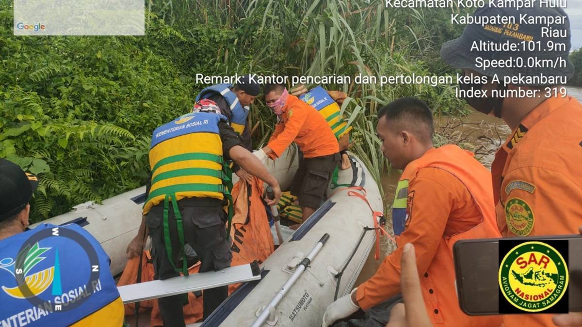 Berita Limapuluh Kota hari ini dan berita Sumbar hari ini: kedua jenazah itu ditemukan oleh SAR Pekanbaru yang posko di Desa Tanjung, Kecamatan Koto Kampar Hulu, Riau