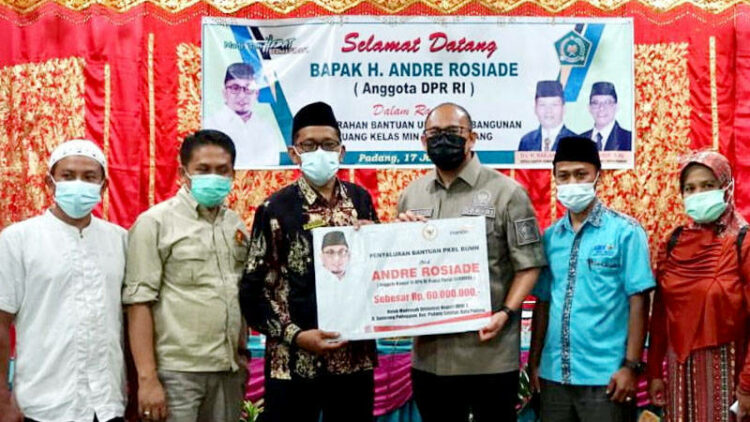 Andre Rosiade Bantu Biaya Pembangunan MIN 7 Padang