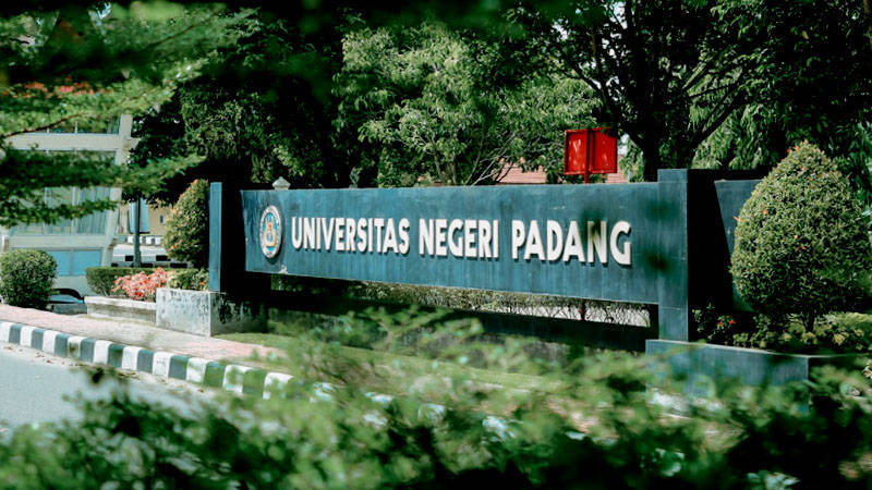 Padang, Padangkita.com - UNP kembali masuk dalam 50 besar perguruan tinggi atau kampus peduli lingkungan di Indonesia.