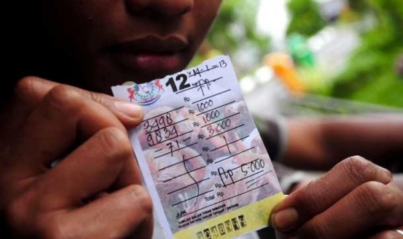 Polisi Ringkus Pria Paruh Baya Penjual Togel di Kambang Pesisir Selatan