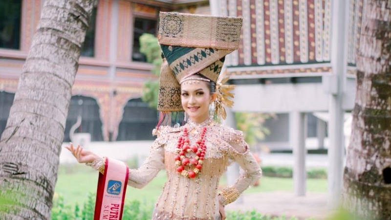 Padang, Padangkita.com - Tisya Laura Dewi mahasiswi Sendratasik UNP dinobatkan sebagai Putri Pariwisata Indonesia pada 27 September 2021.