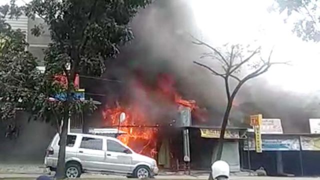 Kronologis Kebakaran yang Hanguskan 5 Toko di Depan SPBU Indarung Padang, Kerugian Capai Rp1 Miliar