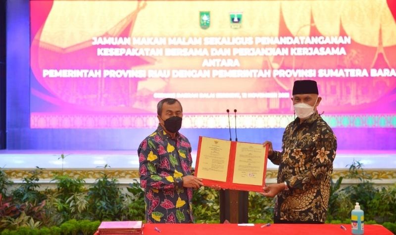 Sumbar dan Riau Tanda Tangani 3 Perjanjian, Gubernur Syamsuar Dukung Pelabuhan Teluk Tapang