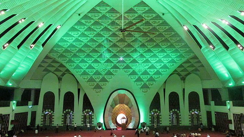 Padang, Padangkita.com - Masjid Raya Sumbar merupakan salah satu dari tujuh masjid di dunia dengan arsitektur terbaik di dunia.