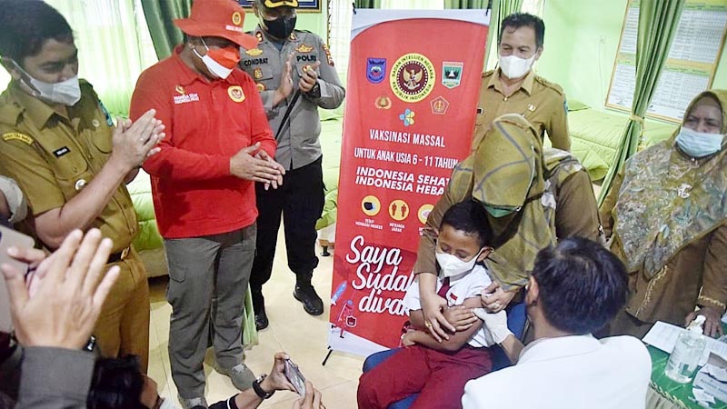 Sawahlunto, Padangkita.com - Program vaksinasi Covid-19 untuk anak usia 6-11 tahun sudah dimulai di Kota Sawahlunto, Selasa (14/12/2021).