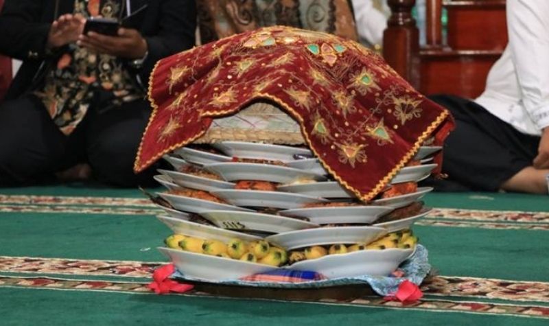 Makna Makan Bajamba Tradisi Dalam Peringatan Isra Mikraj di Bungus Teluk Kabung  