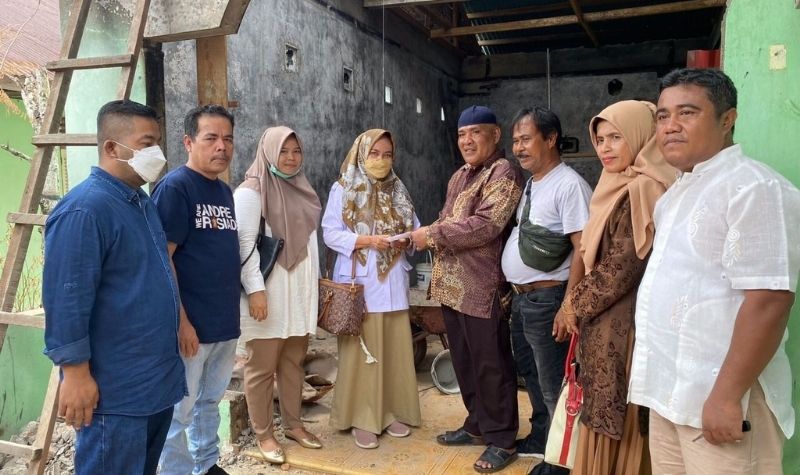Andre Rosiade Bantu Korban Kebakaran di Padang Timur Bangun Rumah Kembali