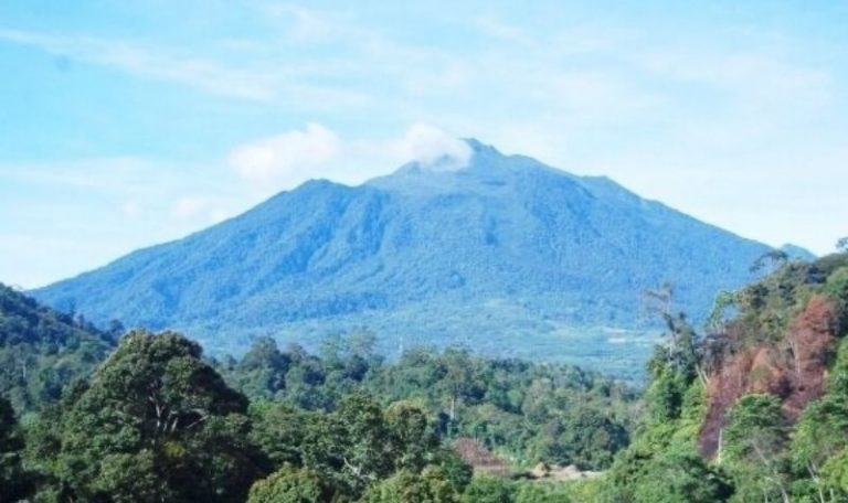 Fakta Seputar Gunung Talamau, Lokasi Patahan Aktif Baru Gempa Sumatra dengan Belasan Telaga hingga Air Terjun 