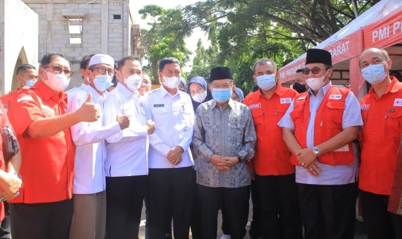 375 Huntara Dibangun di Pasbar, Ketua PMI Jusuf Kalla Kirim Bantun Mobil Tangki Air Bersih