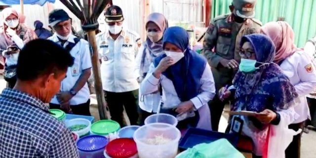BPOM Cek Makanan di Pasar Pabukoan Batusangkar, Pastikan Tak Ada Zat Berbahaya