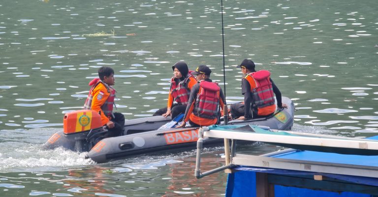 Kapal Terbalik Akibat Cuaca Buruk, 2 Nelayan Hilang di Muaro Binguang Pasbar