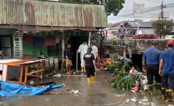 Tanggul Jebol, Belasan Rumah Warga di Bukittinggi Terendam Banjir