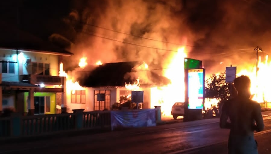 Kantor BRI hingga Rumah Dinas Dokter Terbakar di Lunang Pessel, Kerugian Ditaksir Capai Rp1 Miliar