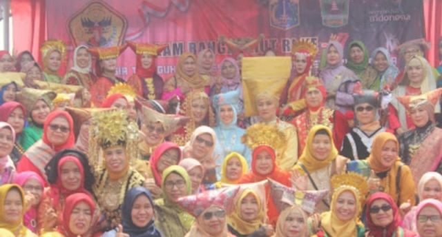 470 Bundo Kanduang Pakai Baju Kuruang Basiba Parade Budaya Nusantara di Monas