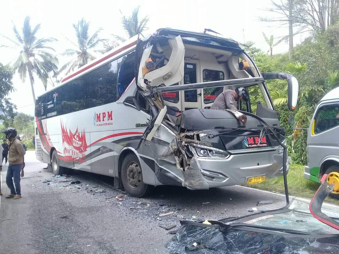 Kecelakaan Bus MPM dengan Truk di Batipuah, Begini Kondisinya