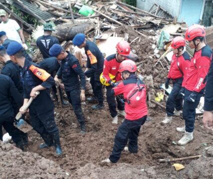 Cari Korban Gempa Cianjur, TRC Semen Padang Fokus di Desa Cegenang 