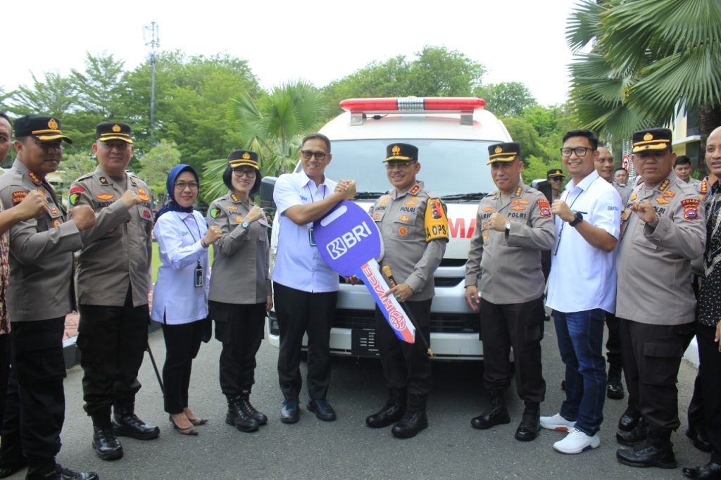Bank BRI Padang Serahkan Bantuan Ambulans untuk RS Bhayangkara 