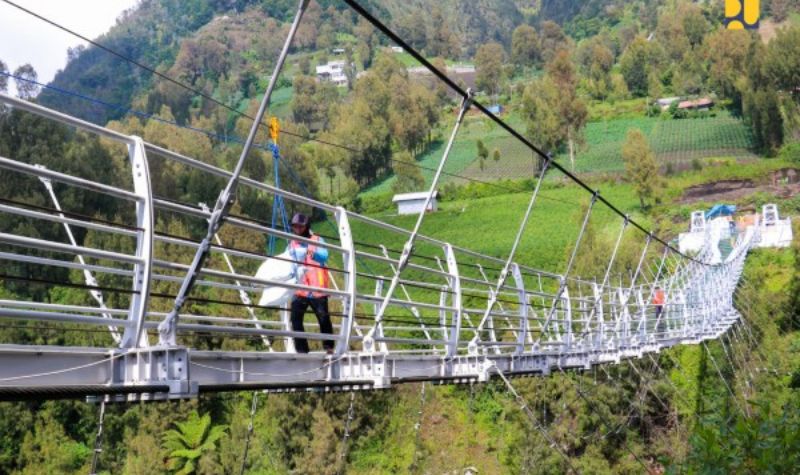 Jembatan Kaca Pertama di Indonesia Selesai Dibangun, Usai Uji Beban Siap Beroperasi
