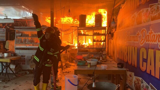 Kebakaran Hebat di Kompleks GOR Agus Salim Padang, Satu Remaja Tewas