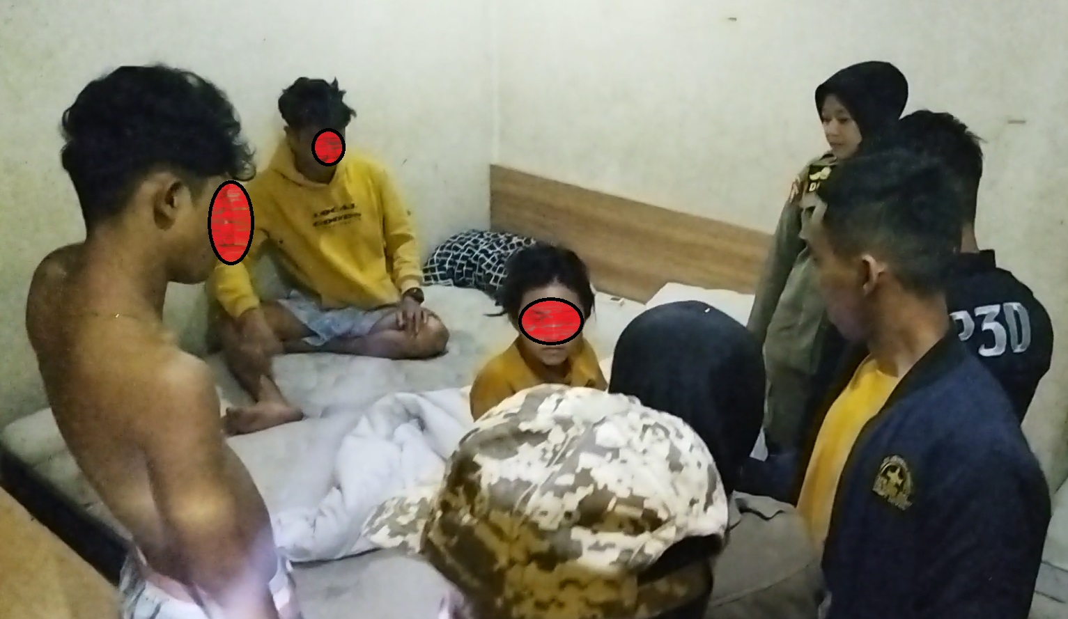 Razia Pekat Ramadan, Satpol PP Padang Dapati Wanita dengan Dua Pria dalam Satu Kamar 