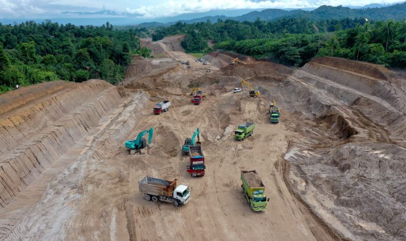 Jokowi Gelontorkan Rp28,88 Triliun untuk Lanjutkan Pembangunan Tol Padang-Pekanbaru