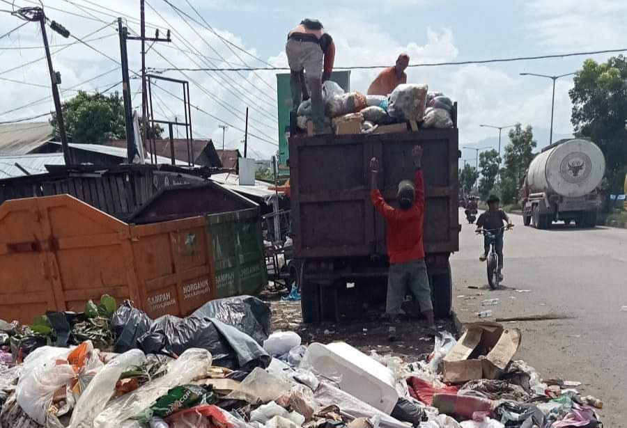 Terdata 670 TPS Liar di Padang, Hendri Septa sebut Kota Darurat Sampah