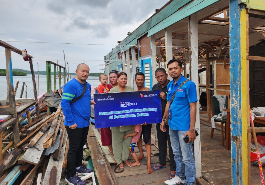 XL Axiata Salurkan Bantuan untuk Korban Angin Puting Beliung di Pulau Kasu Batam