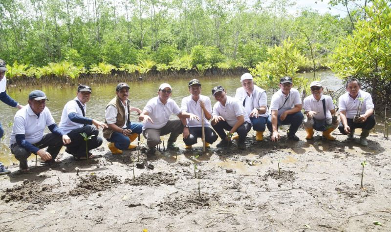 Desa Wisata Apar Pariaman Jadi Lokasi Penanaman Mangrove Lintas Instansi