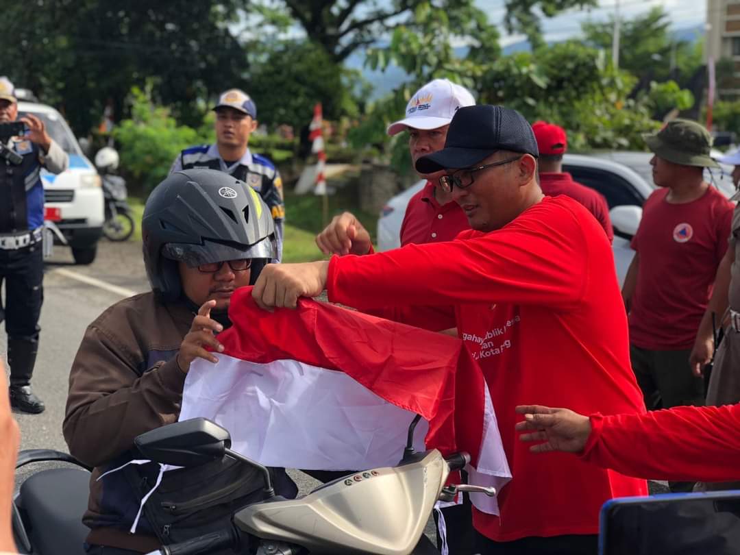 Sambut HUT ke-78 Republik Indonesia, Pemko Padang Bagikan 12 Ribu Bendera 