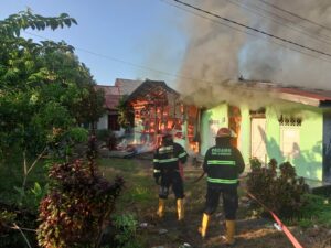 Kebakaran Hebat Landa Kota Padang, 1 Rumah dan 4 Kontrakan Dilahap Si Jago Merah