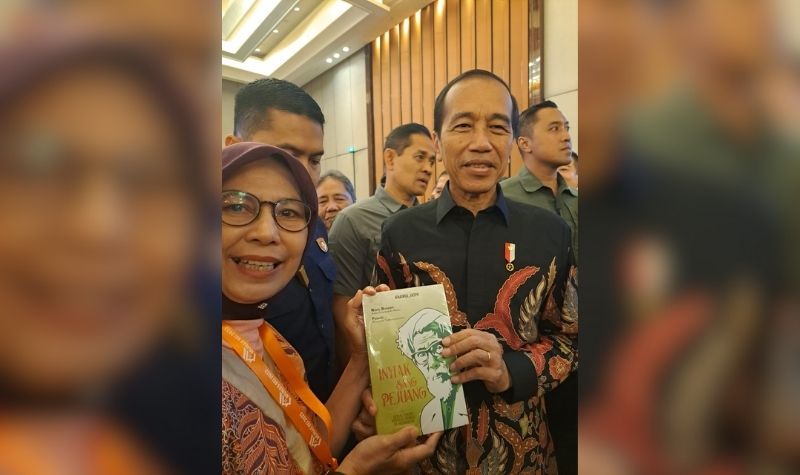 Buku Inyiak Canduang Sampai ke Tangan Jokowi, Dukungan Jadi Pahlawan Nasional